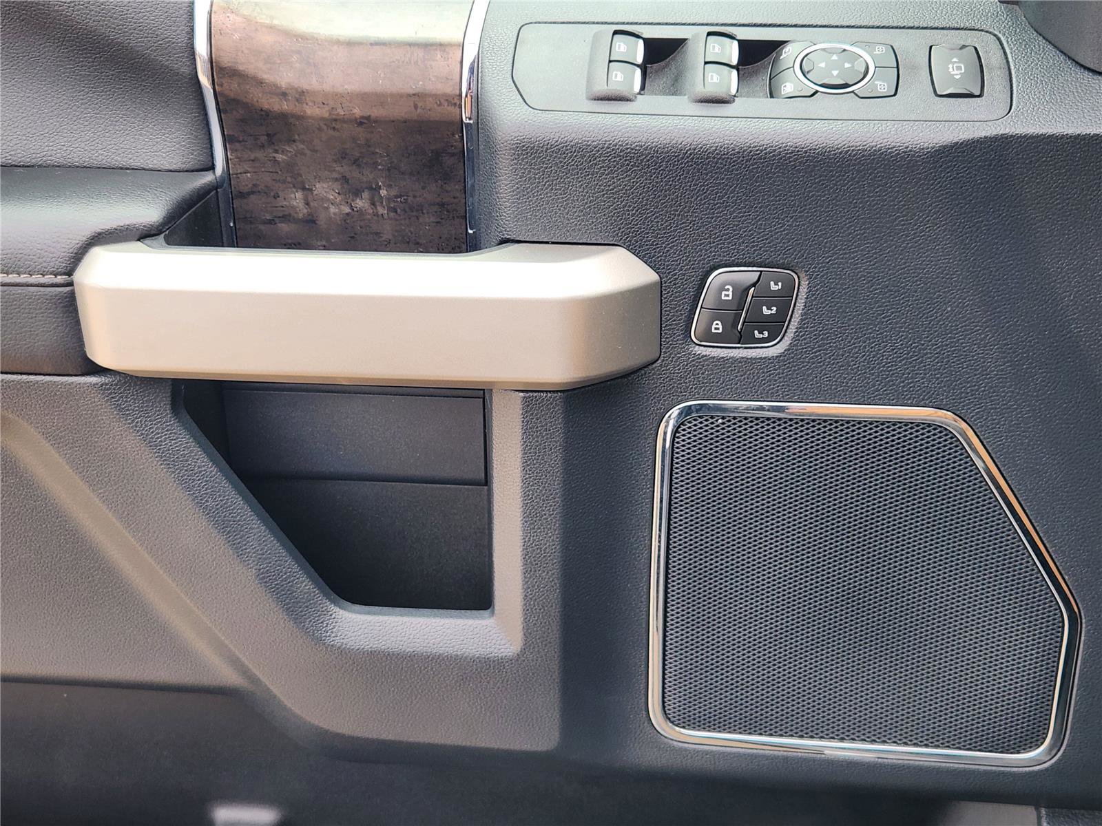 Certified 2022 Ford F450 Lariat w/ Lariat Ultimate Package image 18