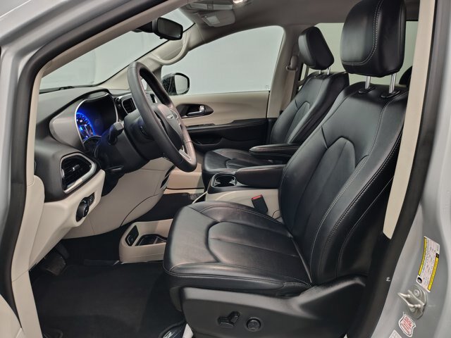 Used 2024 Chrysler Pacifica Touring-L FWD image 21