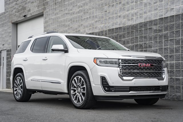 Used 2020 GMC Acadia Denali w/ Technology Package image 2