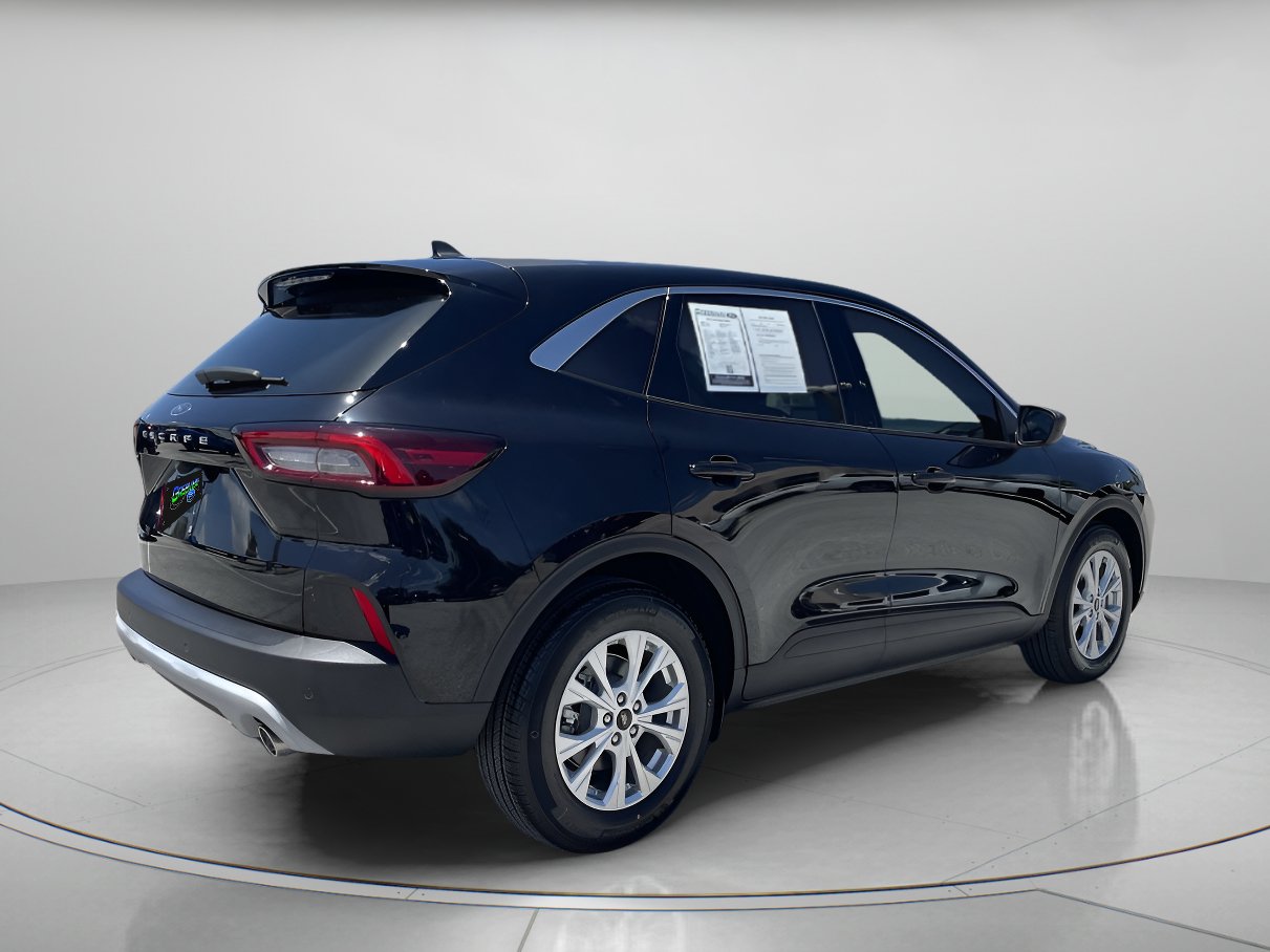 Certified 2023 Ford Escape Active w/ Tech Pack #1 FWD image 3