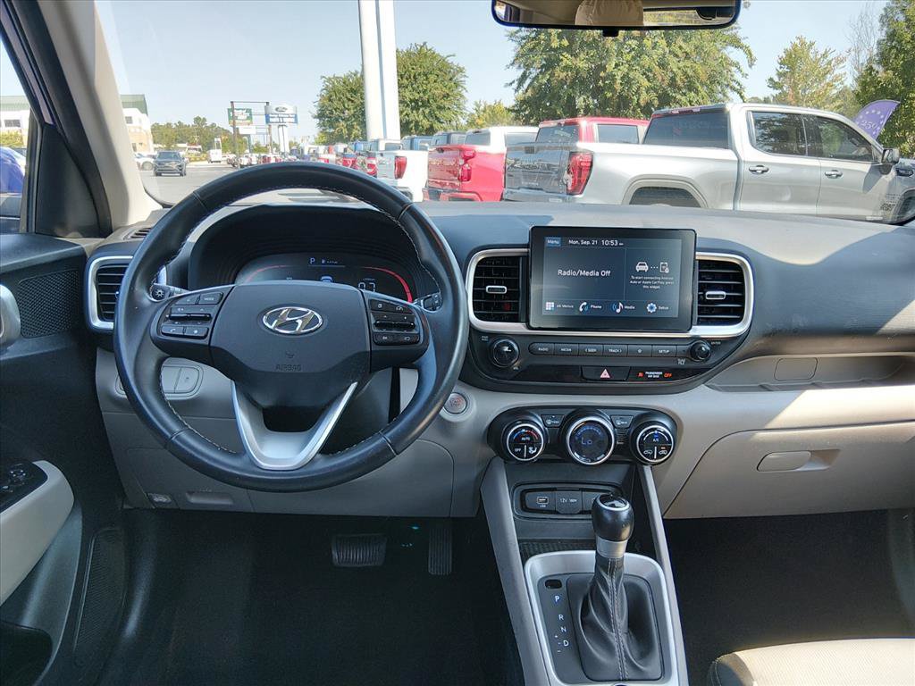 Used 2024 Hyundai Venue SEL FWD image 11