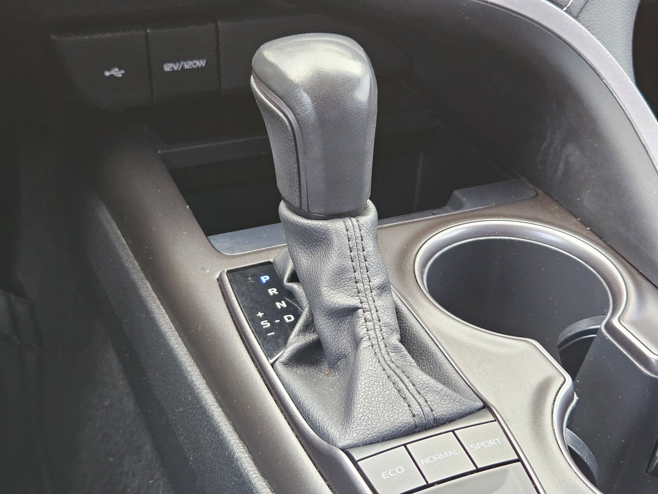 Used 2022 Toyota Camry SE FWD image 25