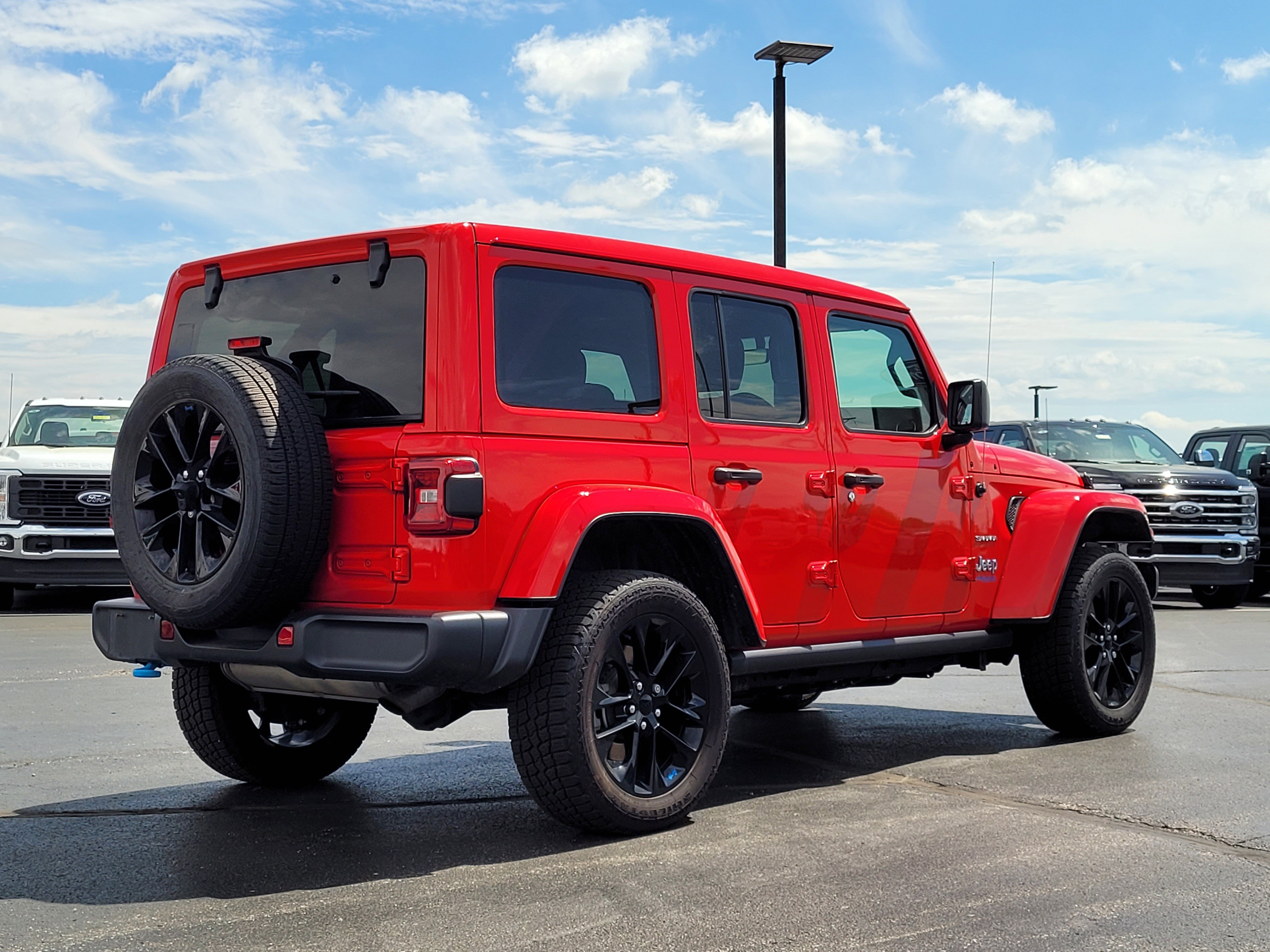 Used 2022 Jeep Wrangler Unlimited Sahara w/ Cold Weather Group AWD/4WD image 4