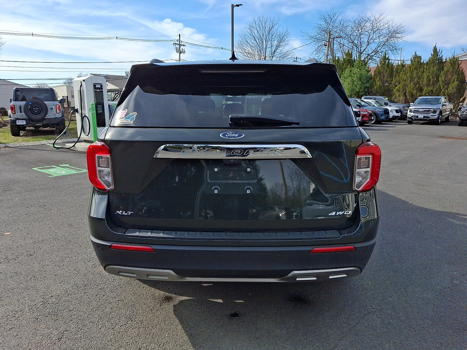 Certified 2022 Ford Explorer XLT w/ Equipment Group 202A image 3