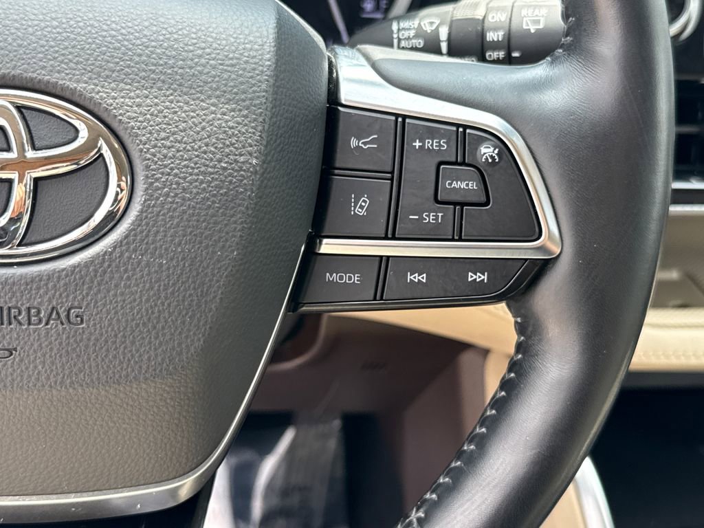 Used 2021 Toyota Highlander Platinum FWD image 18