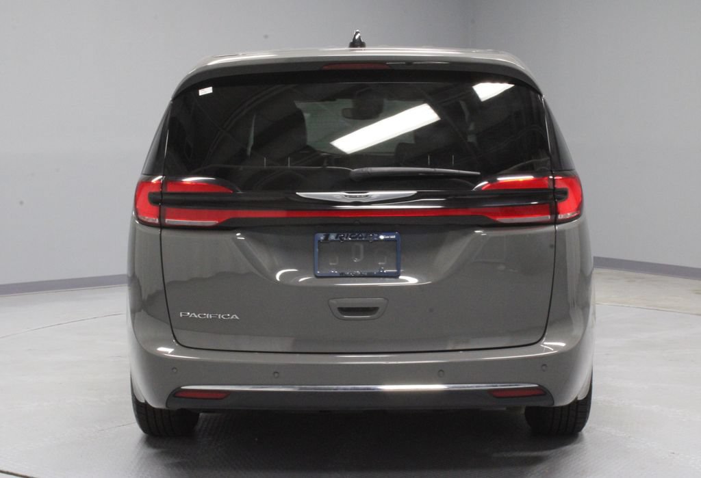 Used 2025 Chrysler Pacifica Select FWD image 10