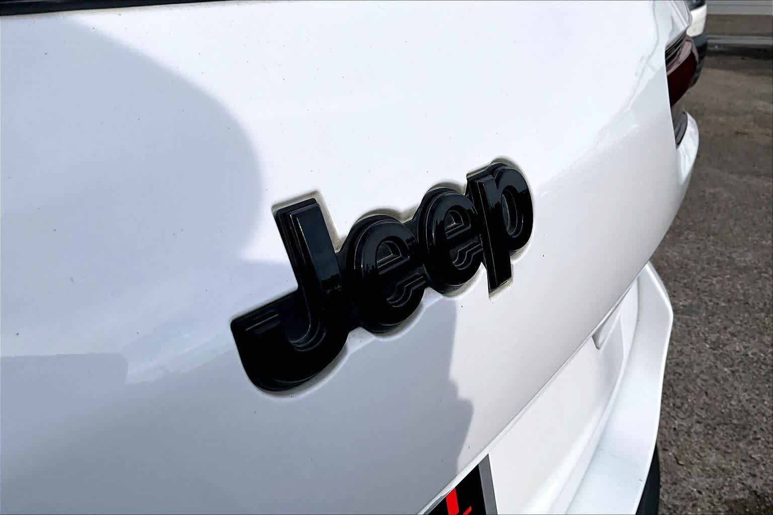 Used 2023 Jeep Grand Cherokee L Laredo AWD/4WD image 31