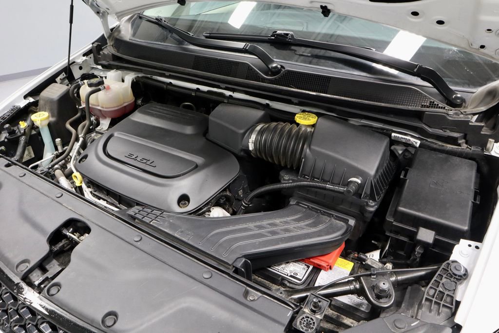 Used 2023 Chrysler Pacifica Touring-L image 16
