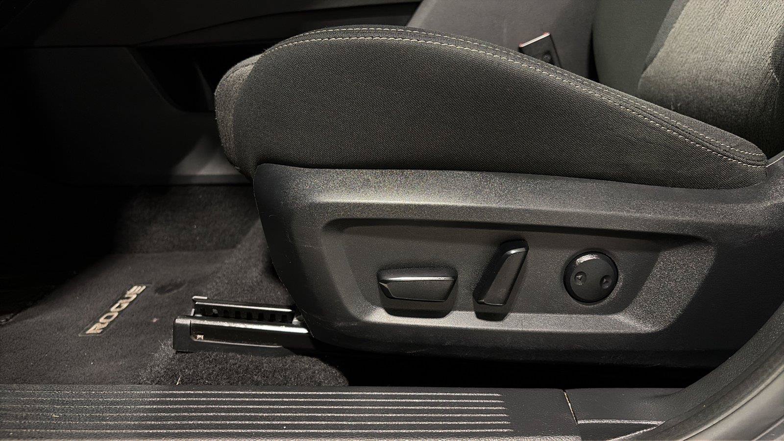 Used 2025 Nissan Rogue SV AWD/4WD image 20