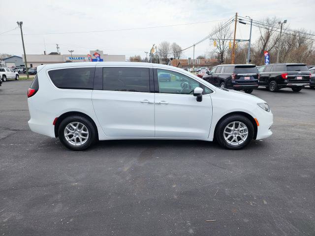 Used 2023 Chrysler Voyager LX FWD image 6
