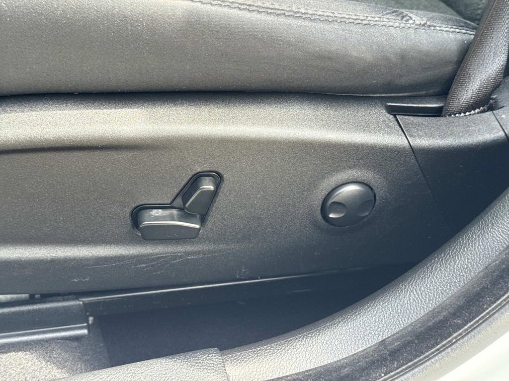 Used 2023 Chrysler 300 Touring image 22