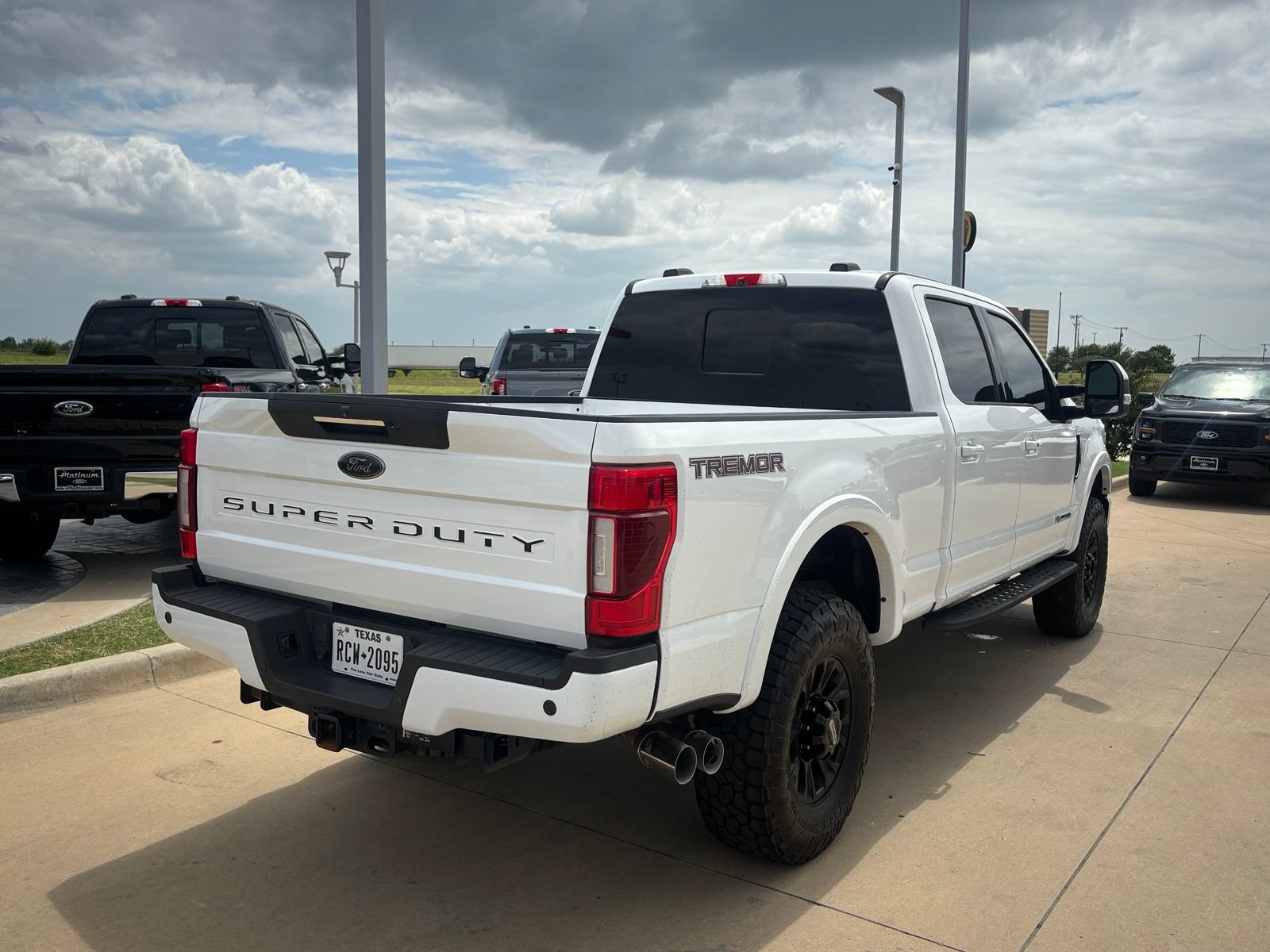 Certified 2022 Ford F250 Lariat w/ Tremor Off-Road Package AWD/4WD image 13