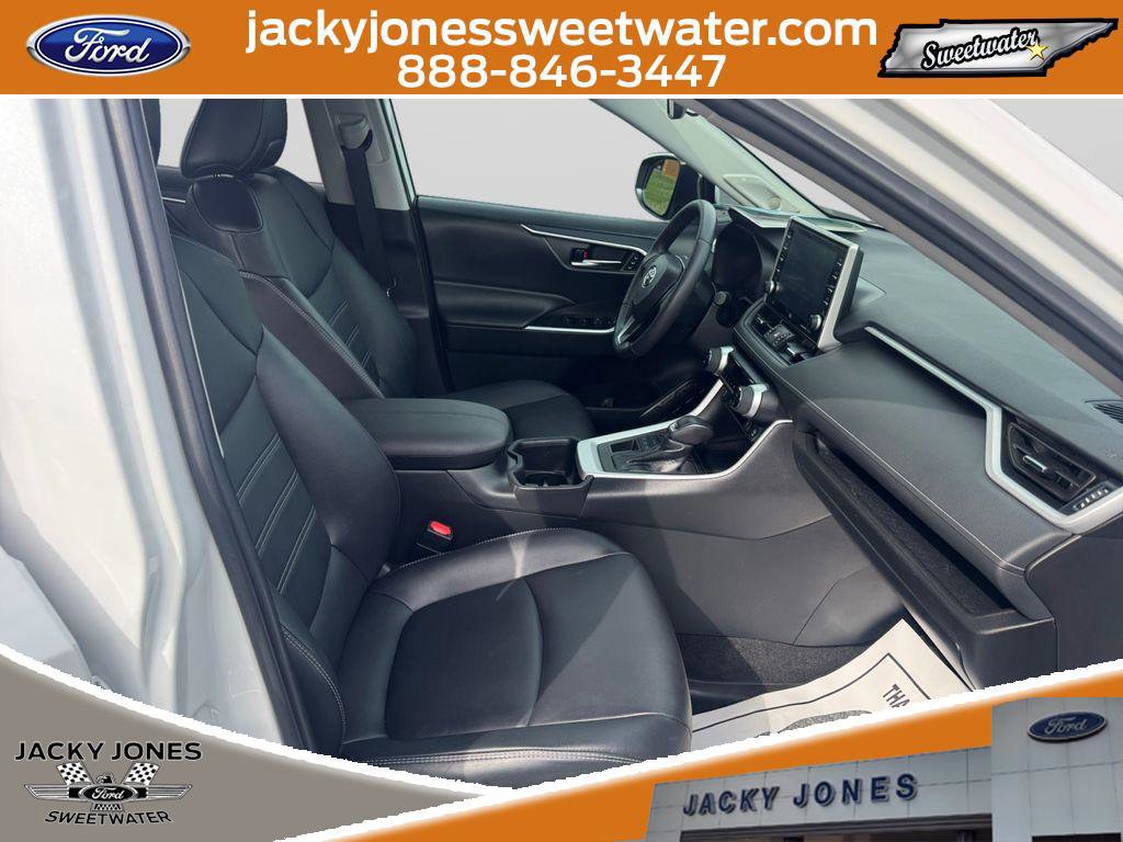 Used 2022 Toyota RAV4 XLE Premium image 15