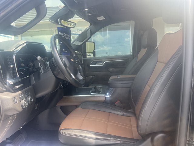 Used 2024 Chevrolet Silverado 2500 High Country w/ Technology Package AWD/4WD image 11