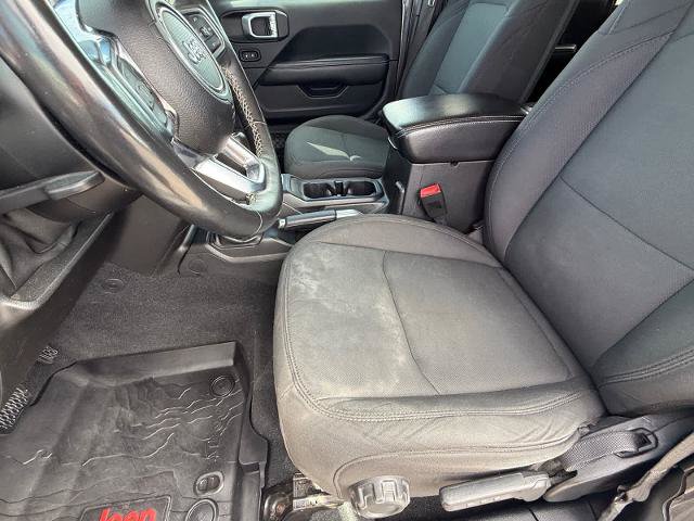 Used 2018 Jeep Wrangler Unlimited Sahara AWD/4WD image 13