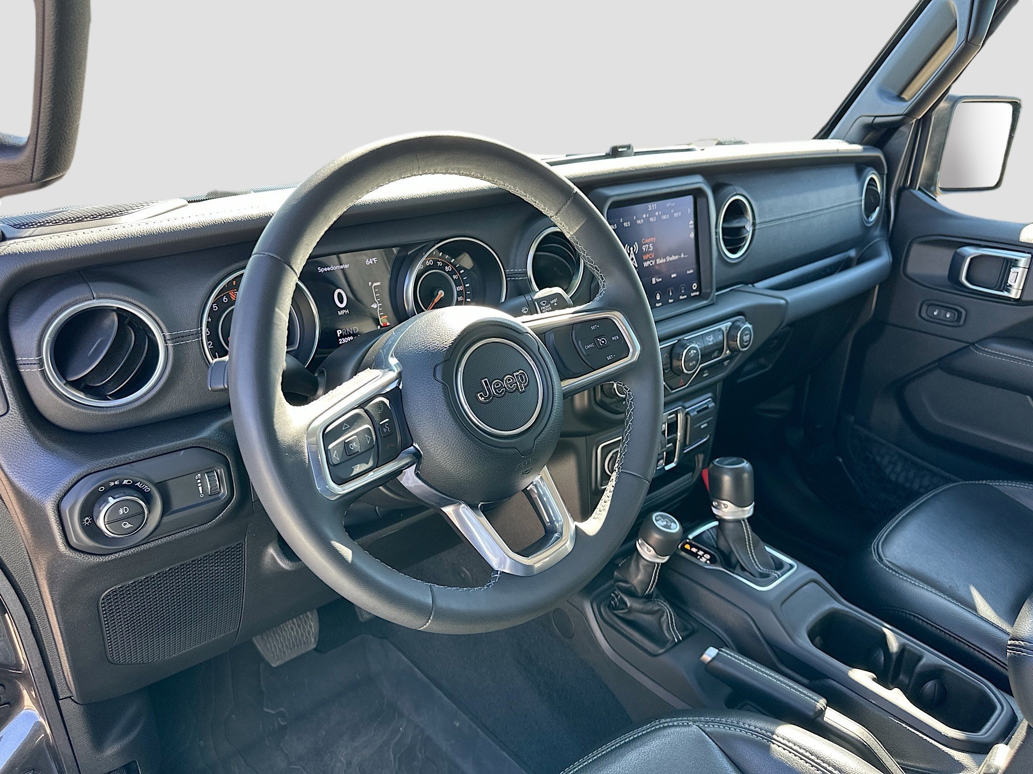 Used 2023 Jeep Gladiator Overland w/ Popular Equipment Package image 9