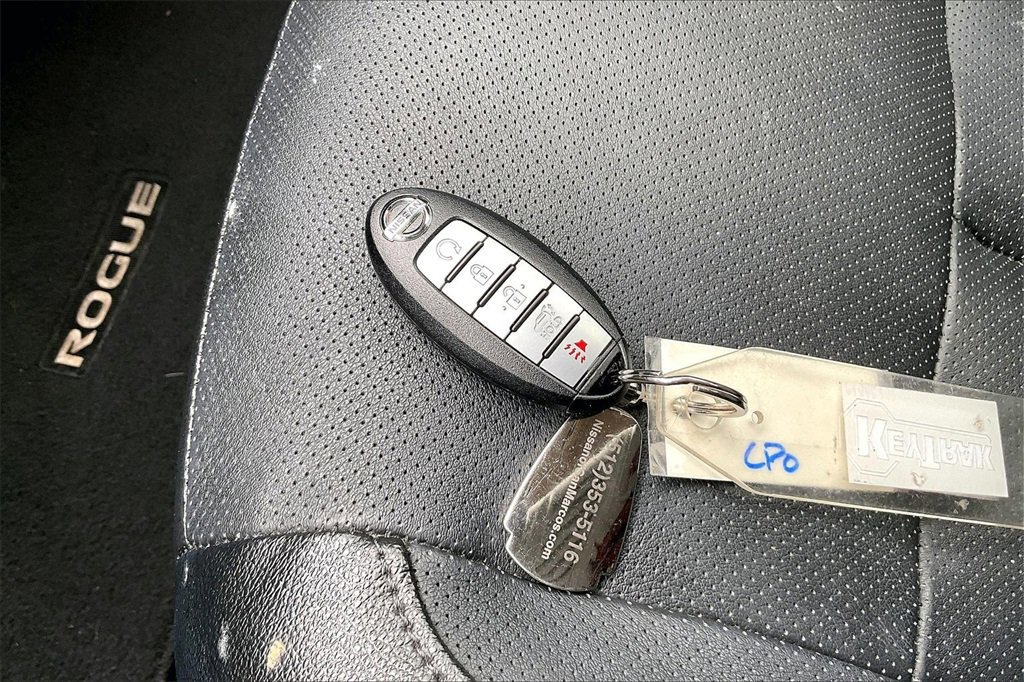 Used 2017 Nissan Rogue SL w/ SL Premium Package image 36