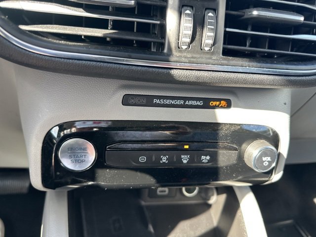 Certified 2025 Ford Escape Platinum image 16