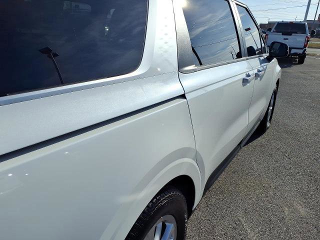 Used 2023 Kia Carnival LX image 5