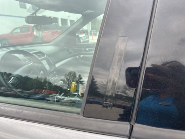 Certified 2018 Ford Explorer XLT w/ Equipment Group 202A image 11