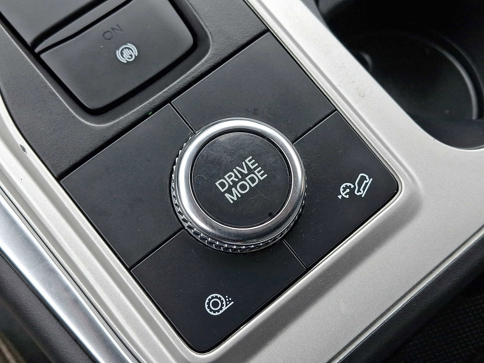 Certified 2023 Ford Explorer XLT w/ Equipment Group 202A image 27