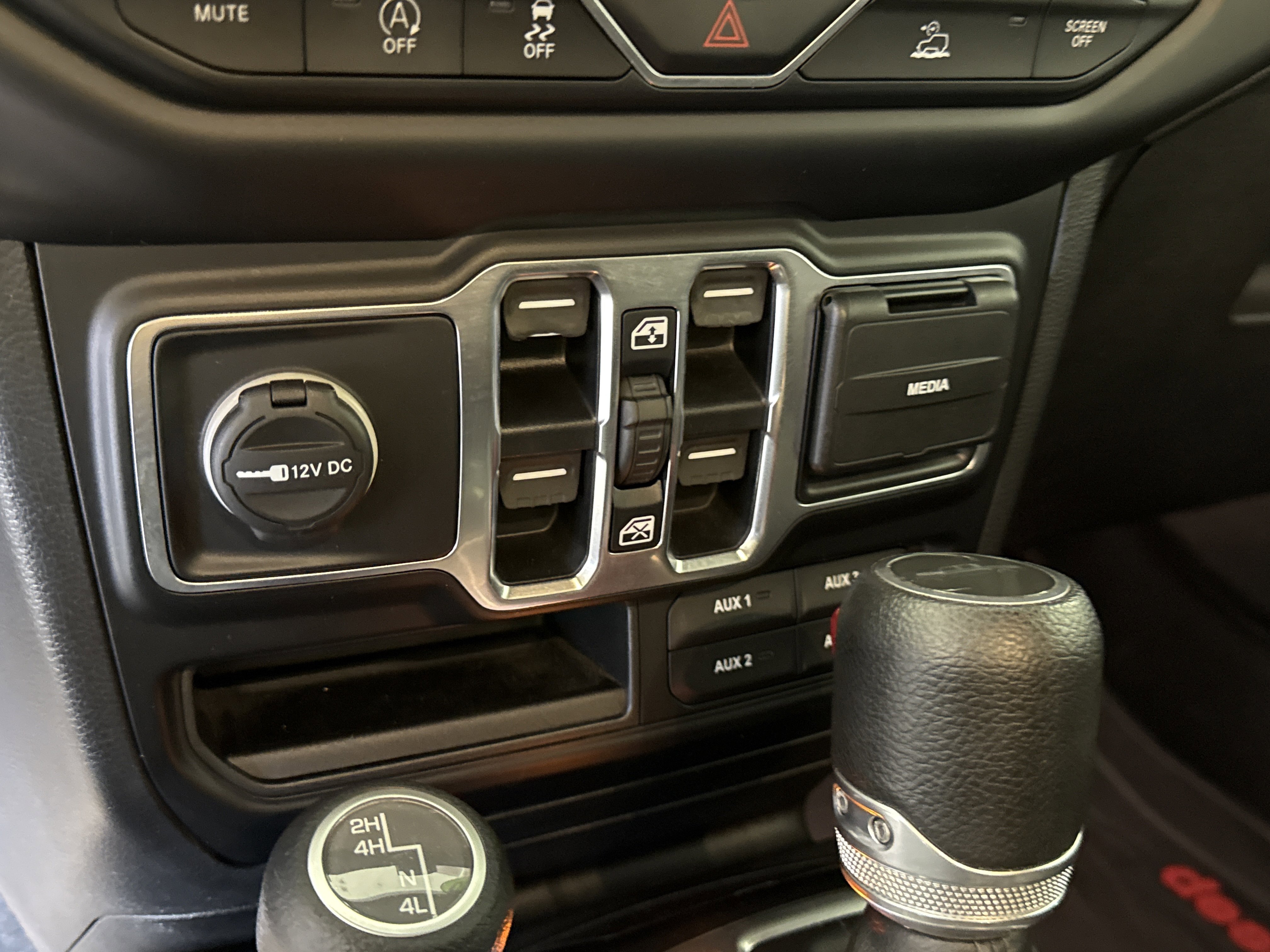 Used 2020 Jeep Gladiator Sport w/ Quick Order Package 24S image 16