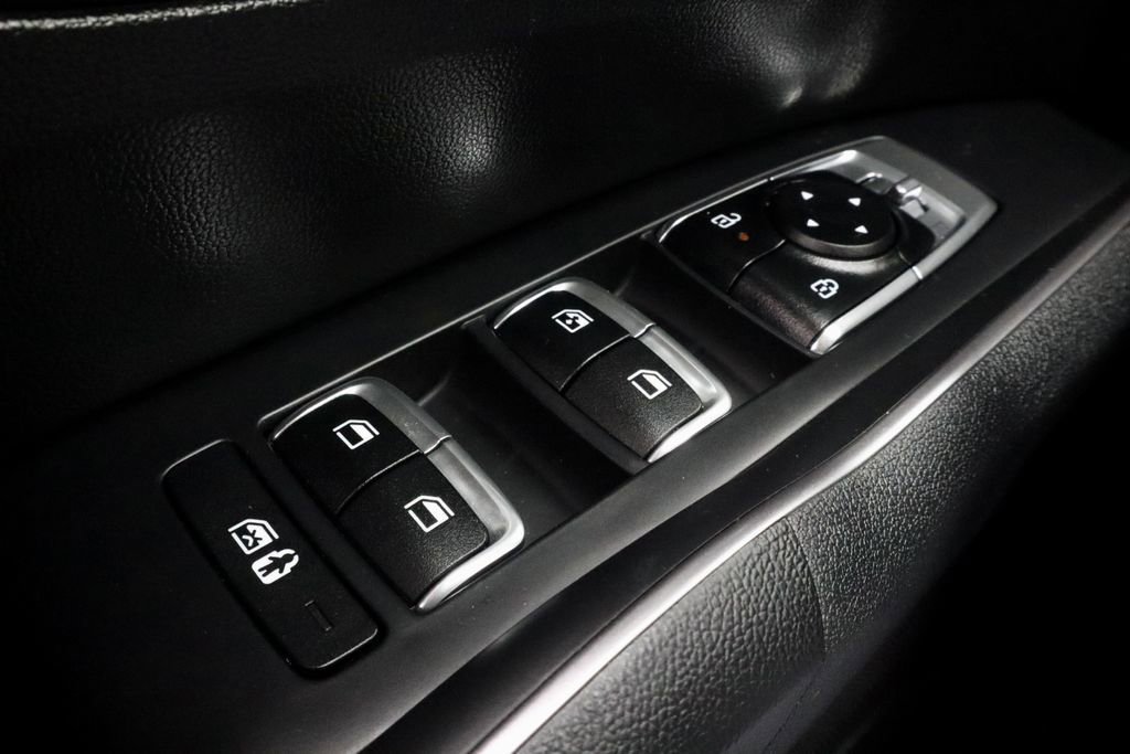Used 2025 Kia Sorento S FWD image 24