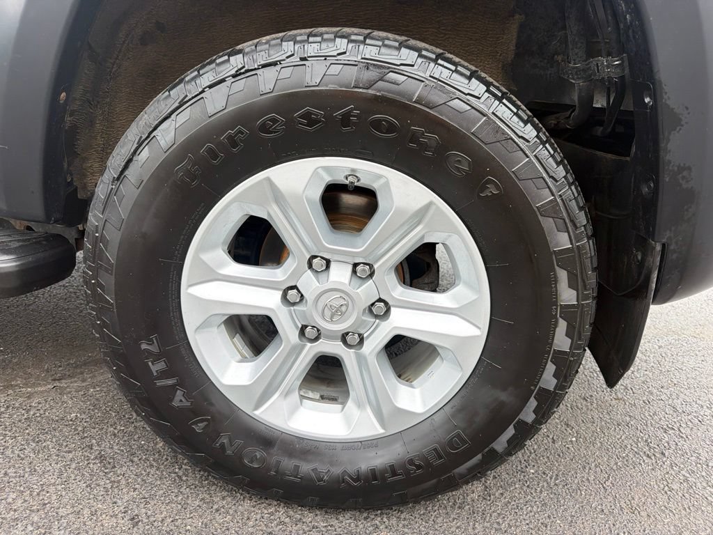 Used 2018 Toyota 4Runner SR5 AWD/4WD image 50