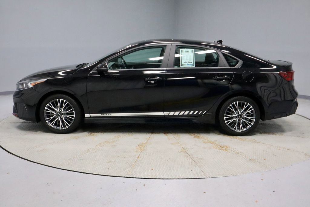 Used 2023 Kia Forte GT-Line w/ GT-Line Premium Package FWD image 2