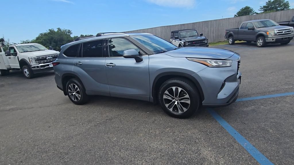 Used 2020 Toyota Highlander XLE AWD/4WD image 21