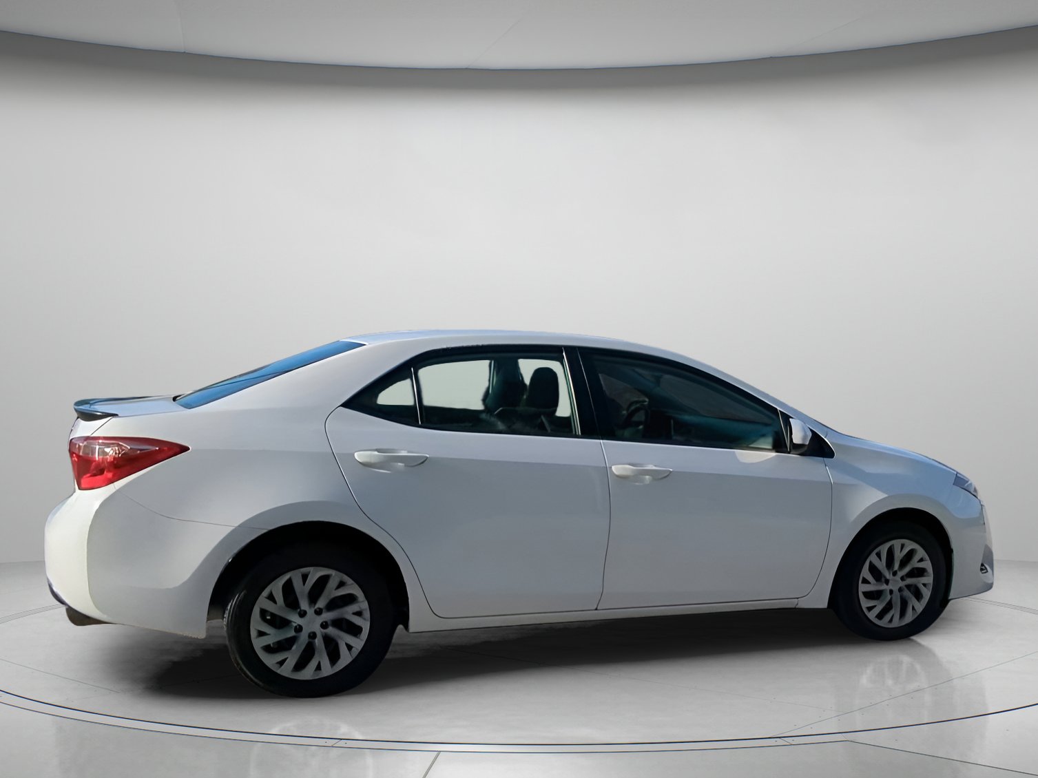 Used 2018 Toyota Corolla LE image 30