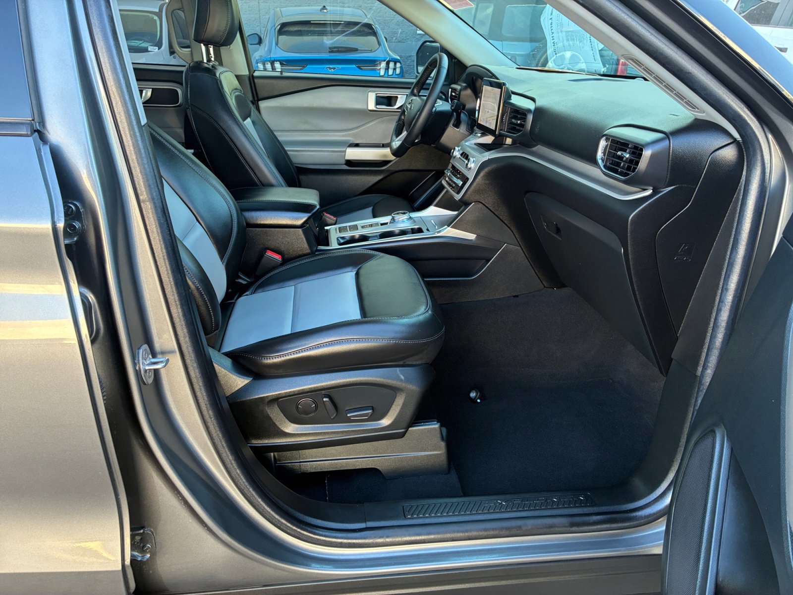 Certified 2023 Ford Explorer XLT w/ Equipment Group 202A image 29