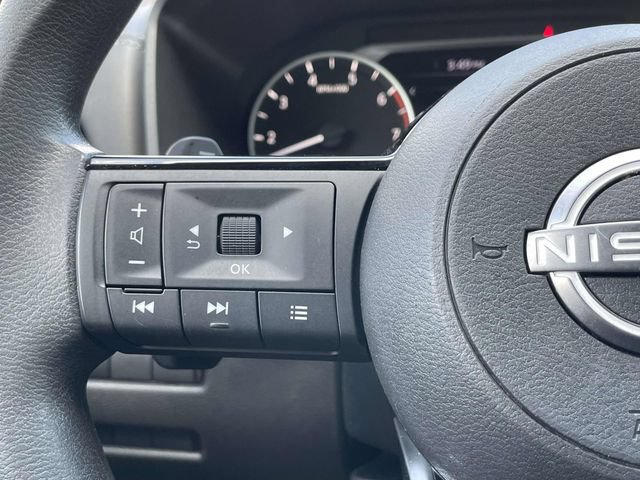 Used 2022 Nissan Rogue SV FWD image 15