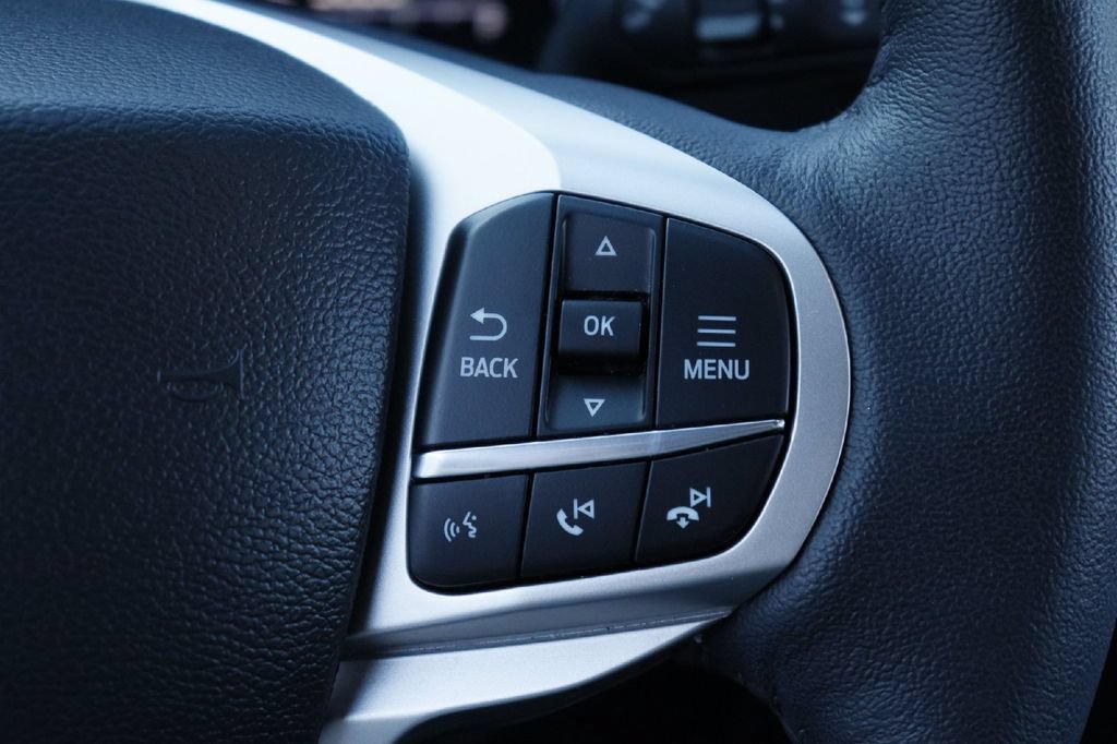 Certified 2024 Ford Explorer XLT RWD image 8