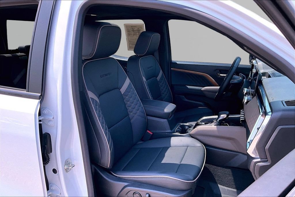 Used 2024 GMC Canyon Denali AWD/4WD image 7