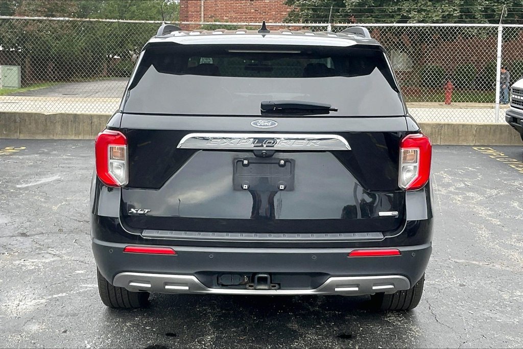 Certified 2020 Ford Explorer XLT w/ Equipment Group 202A AWD/4WD image 3