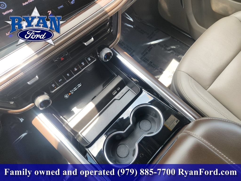 Used 2025 Chevrolet Suburban Z71 w/ Comfort Package AWD/4WD image 15