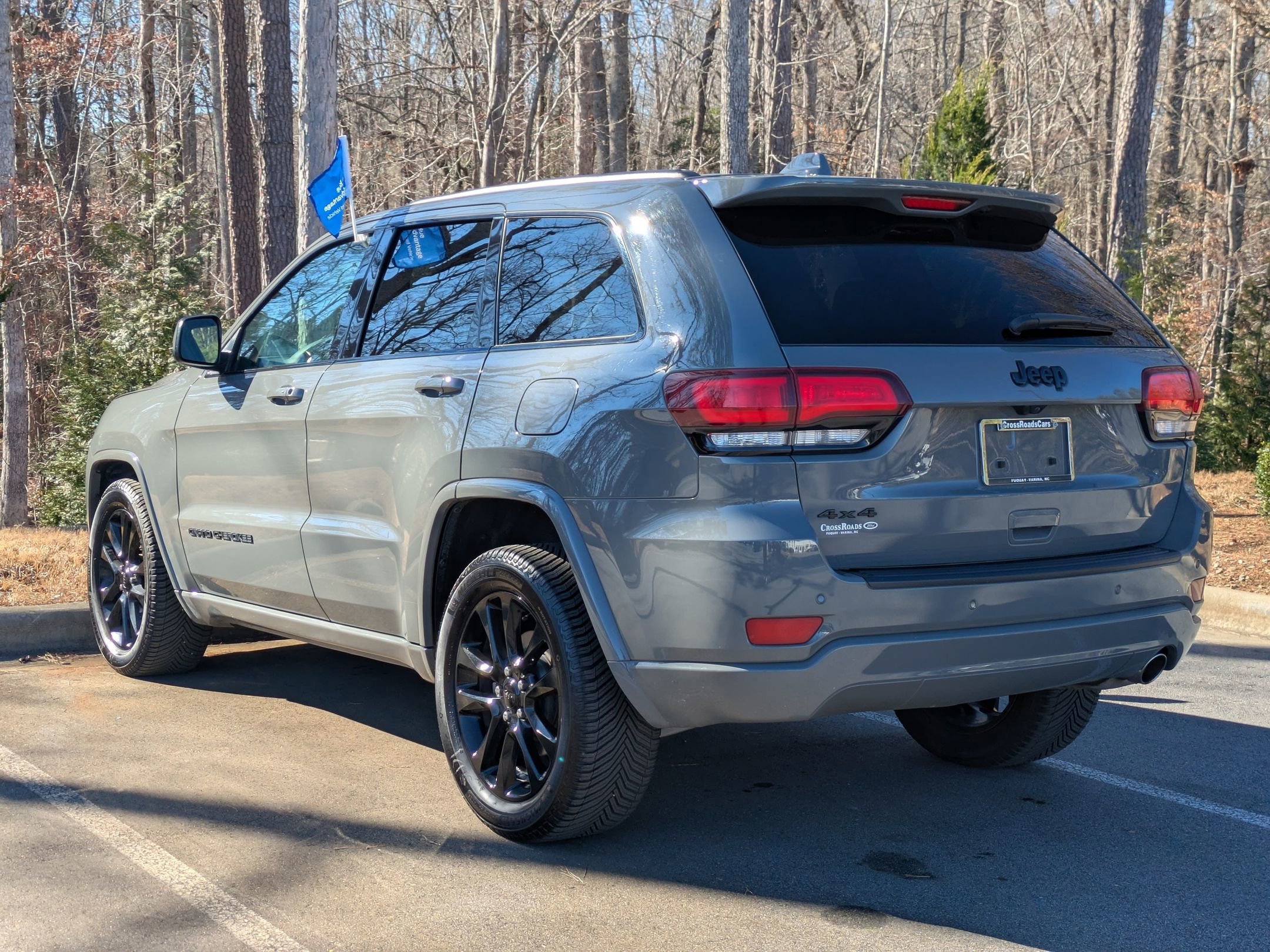 Used 2021 Jeep Grand Cherokee Laredo X image 2