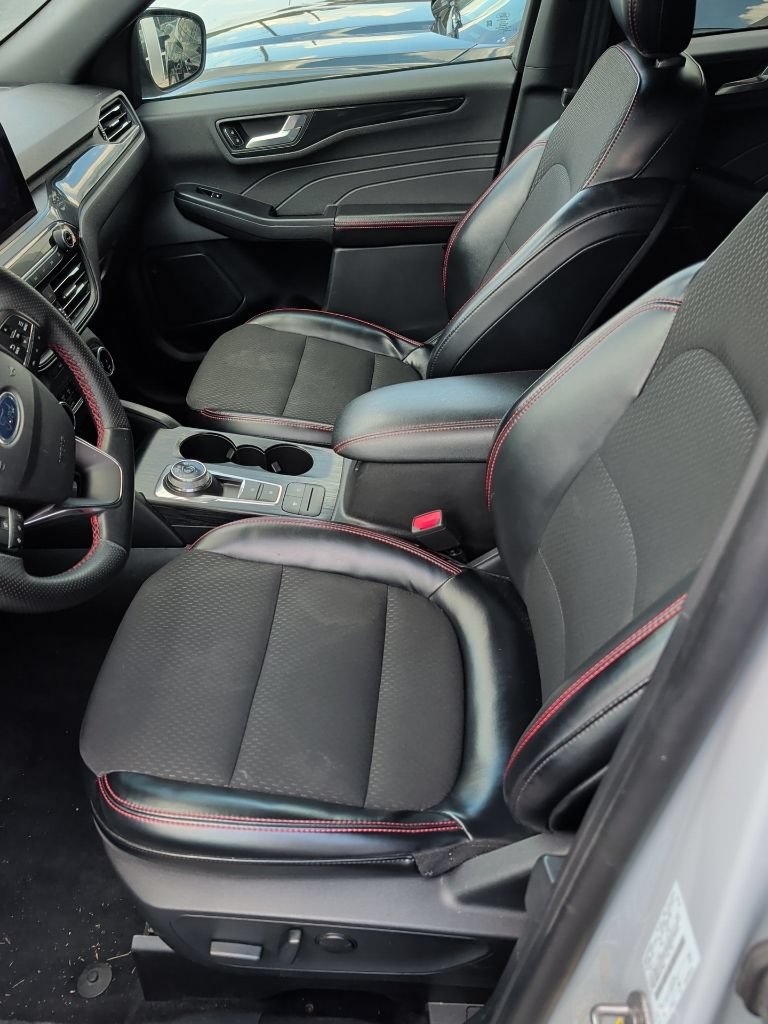 Certified 2025 Ford Escape ST-Line AWD/4WD image 6