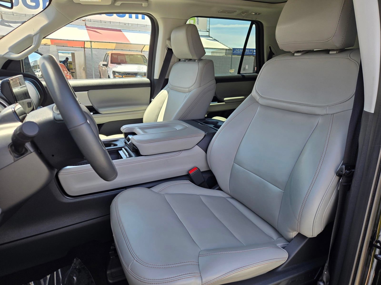 Certified 2025 Ford Expedition Active AWD/4WD image 21