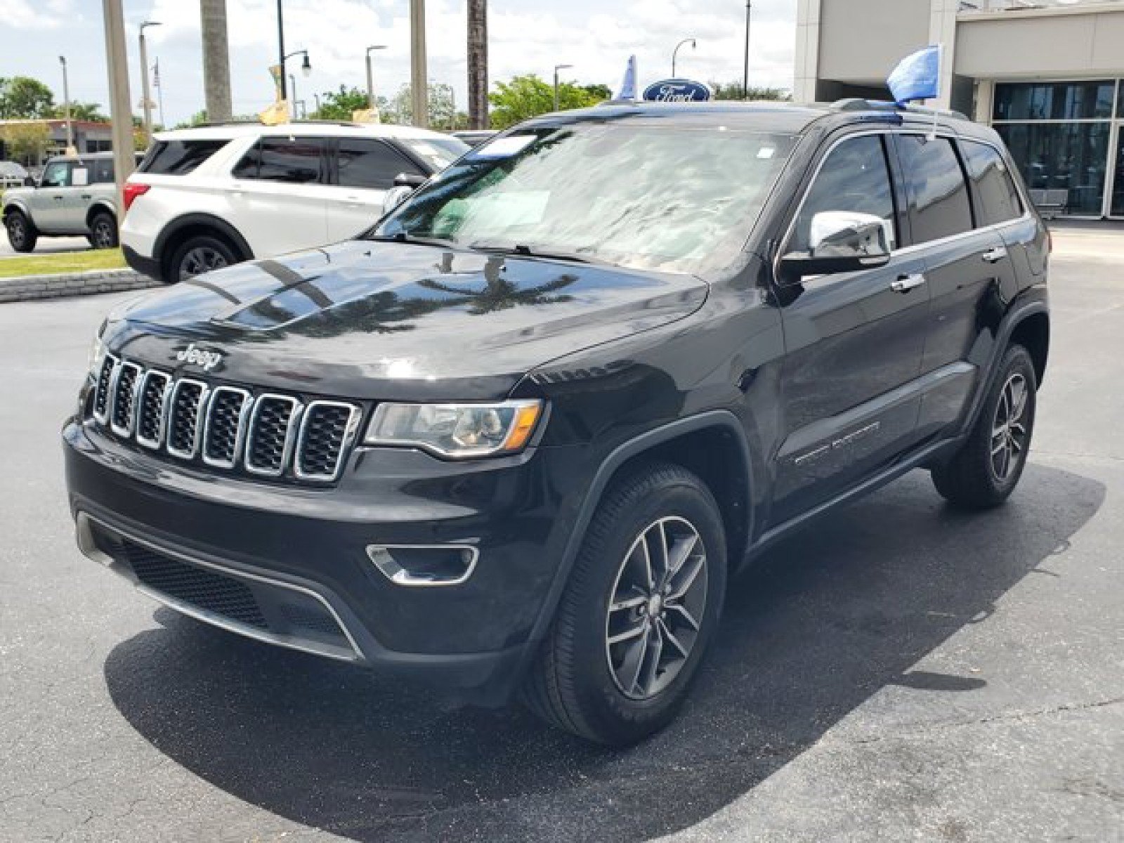 Used 2018 Jeep Grand Cherokee Limited w/ Trailer Tow Group IV RWD image 3