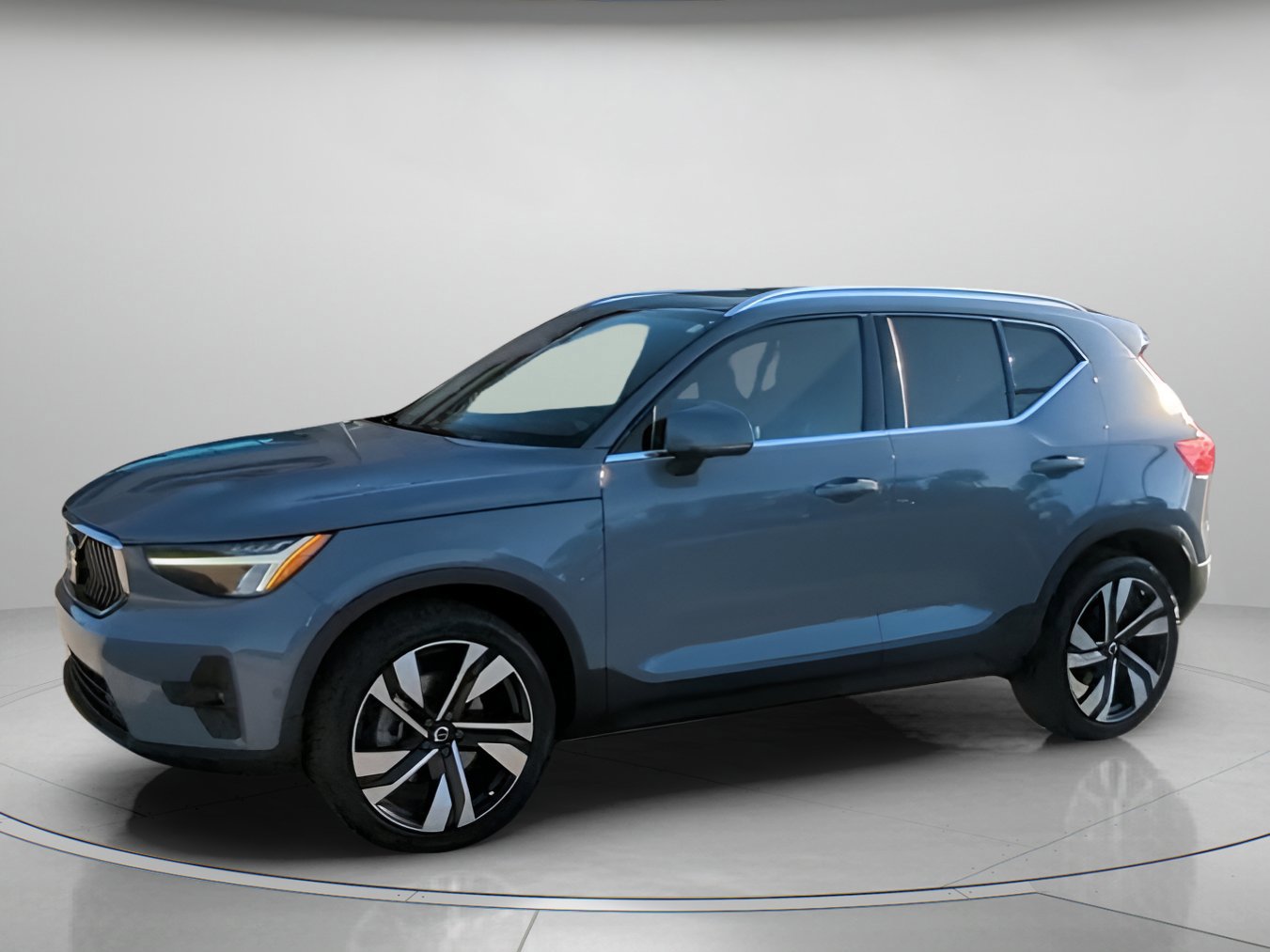 Used 2023 Volvo XC40 B5 Plus w/ Protection Package Premier image 6
