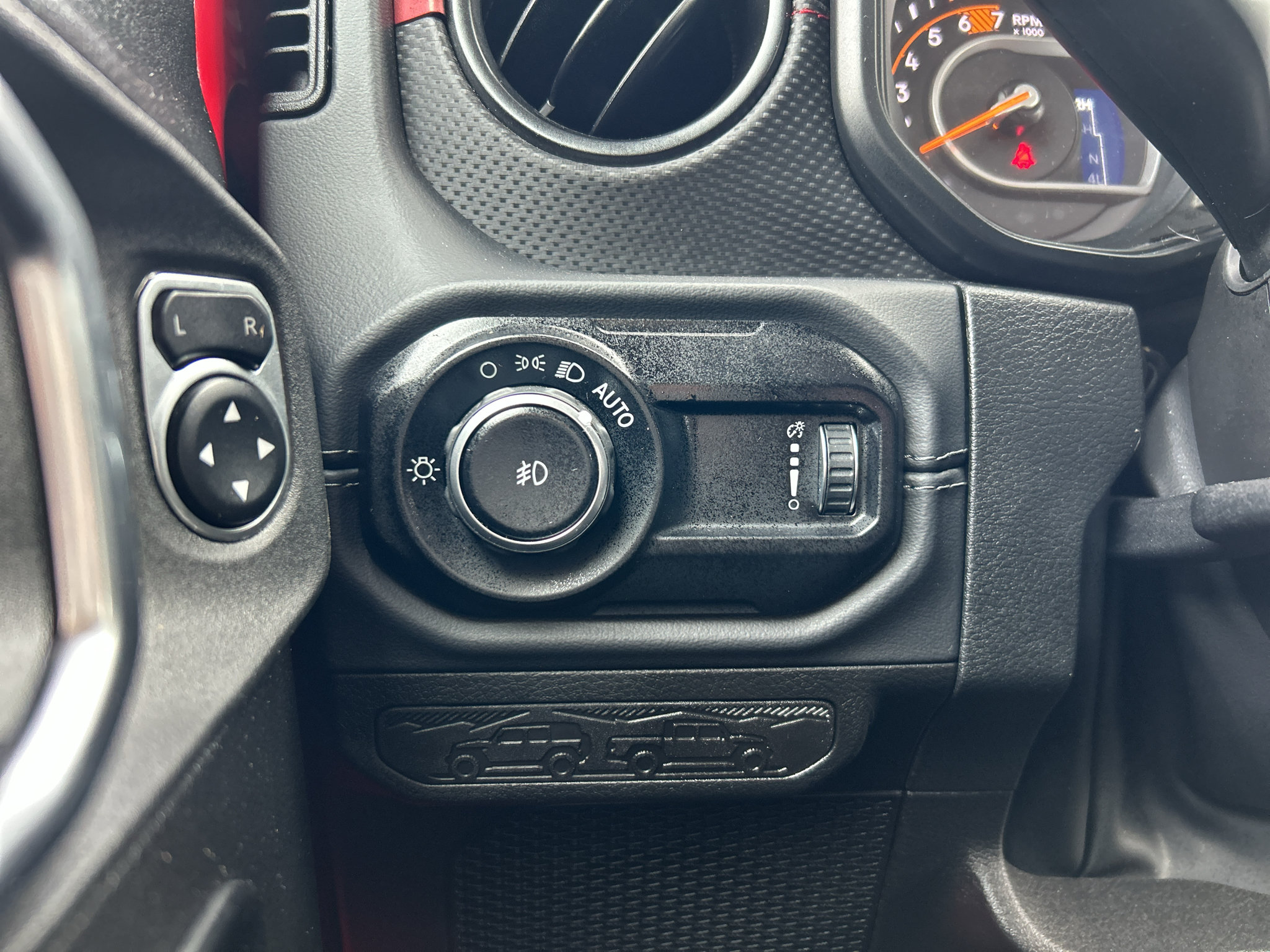 Used 2025 Jeep Wrangler Unlimited Rubicon AWD/4WD image 26