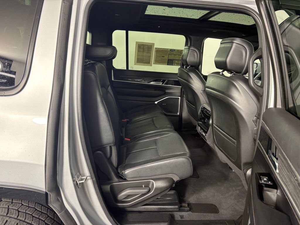 Used 2022 Jeep Wagoneer Series II w/ Premium Group I AWD/4WD image 37
