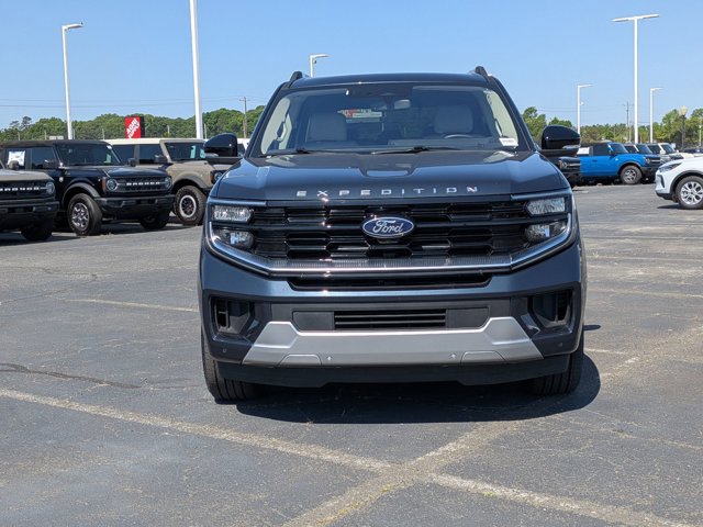 Certified 2025 Ford Expedition Platinum w/ Driver's Package AWD/4WD image 9
