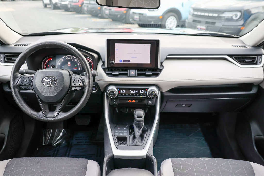Used 2025 Toyota RAV4 XLE AWD/4WD image 5