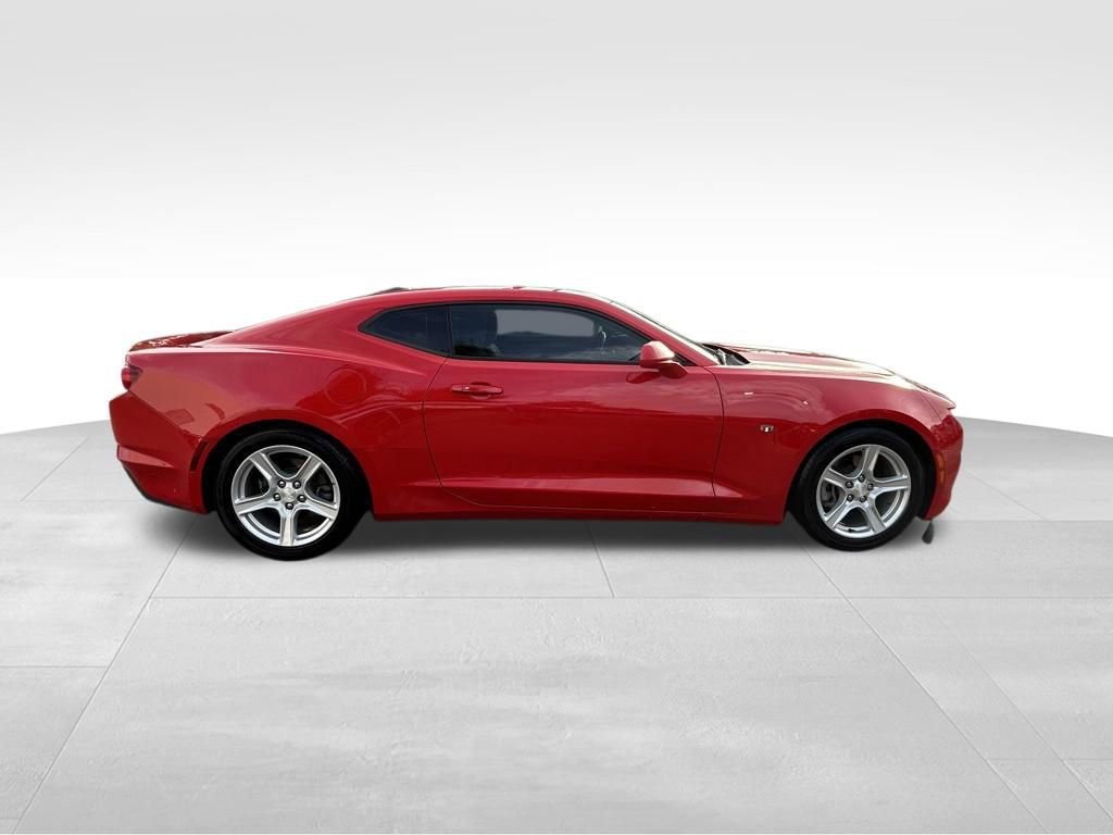 Used 2022 Chevrolet Camaro LT RWD image 4