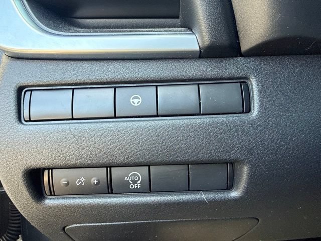 Used 2023 Nissan Rogue SV AWD/4WD image 18
