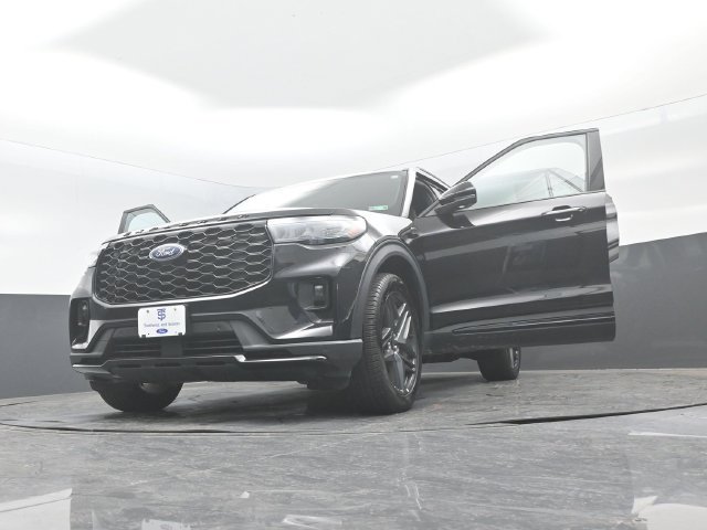 Certified 2025 Ford Explorer ST-Line w/ ST-Line Street Pack AWD/4WD image 33