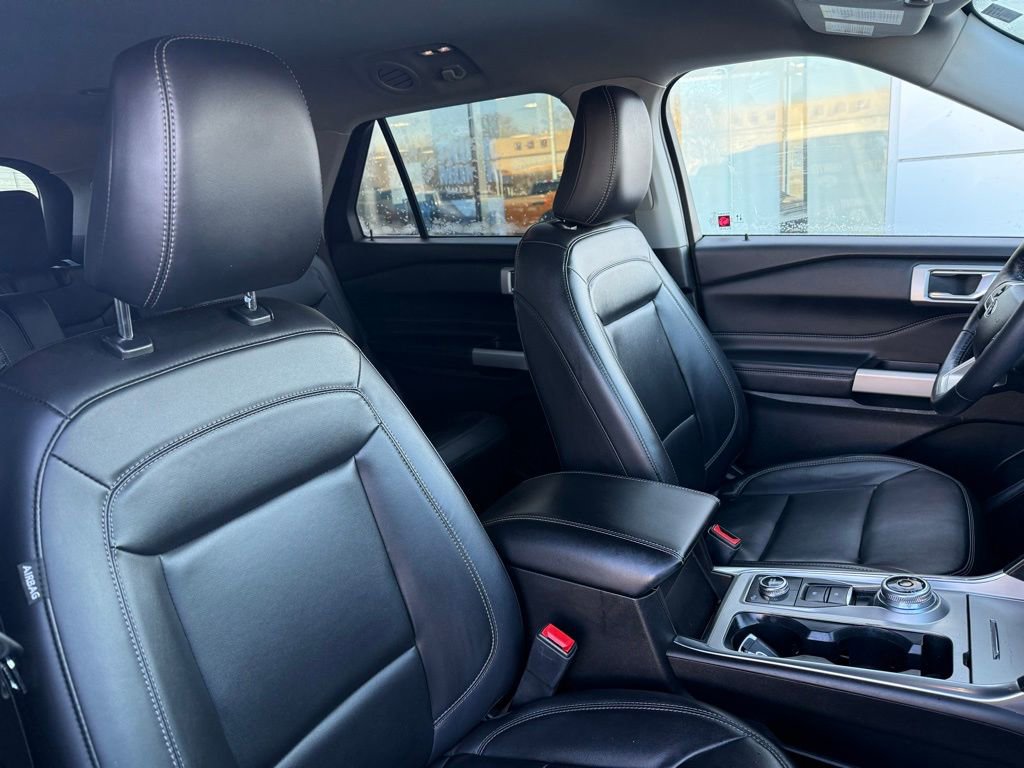 Certified 2022 Ford Explorer XLT w/ Equipment Group 202A image 25